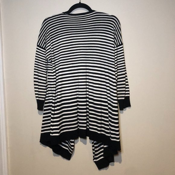 Black and white striped flowy cardigan women's size Large cable & gauge brand - Picture 2 of 3